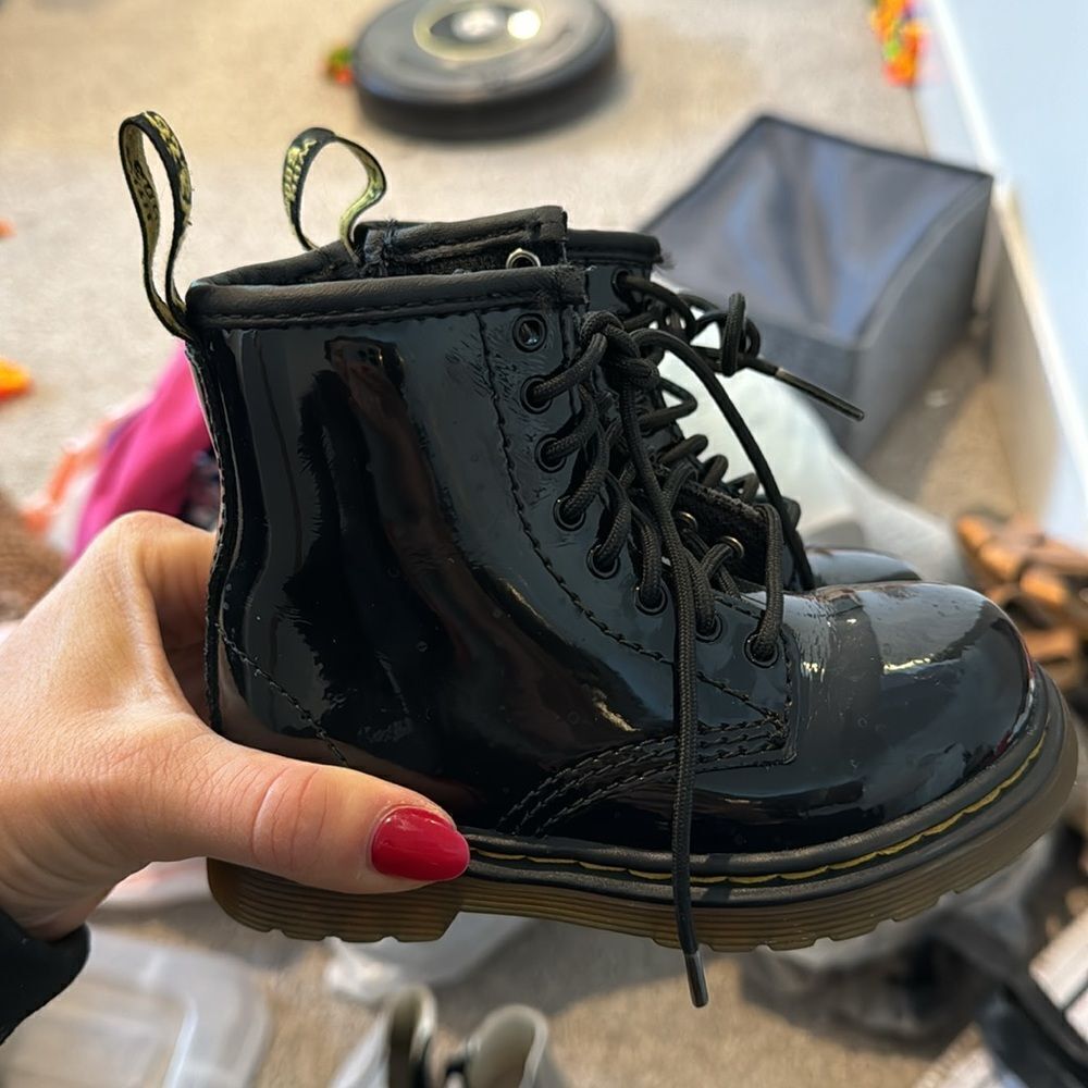 Toddler Doc Martens patent black boot - Picture 2 of 5